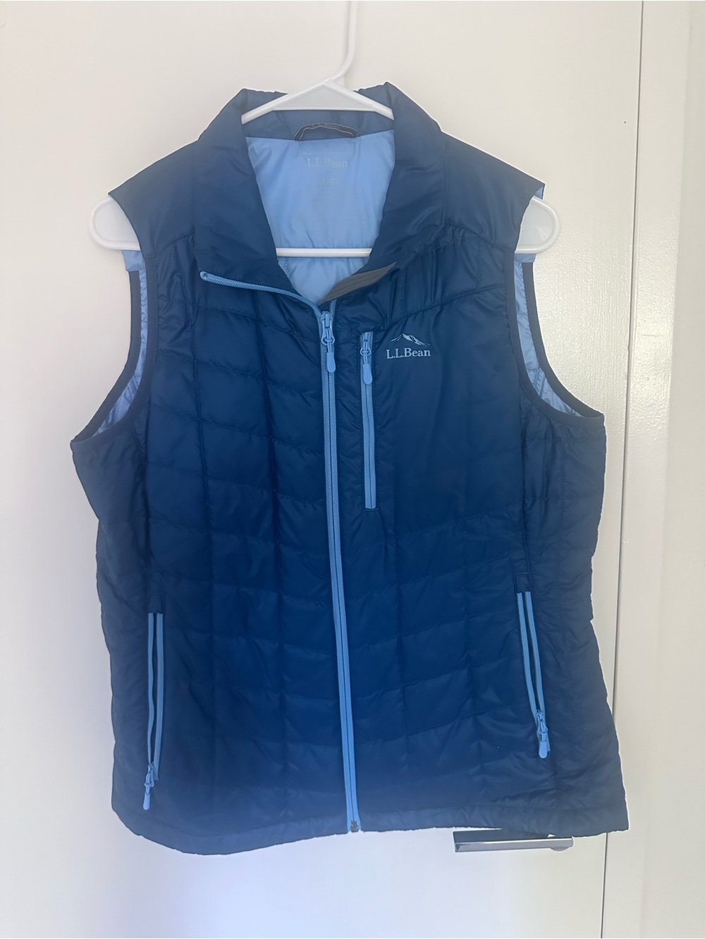 L.L.Bean Navy Quilted Puffer Vest with Light Blue Trim Petite M